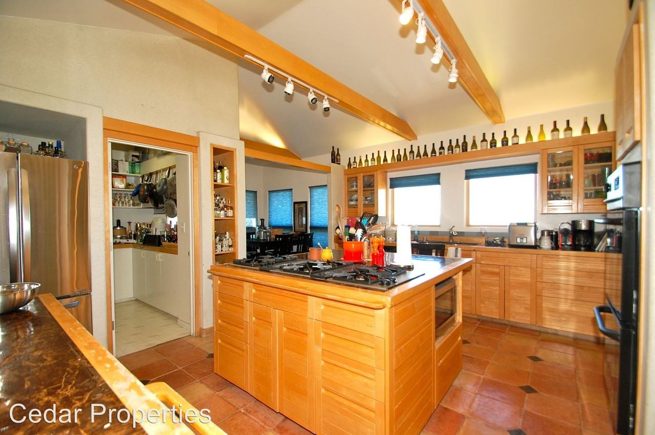 95 Hiller Dr - Photo 2 of 26