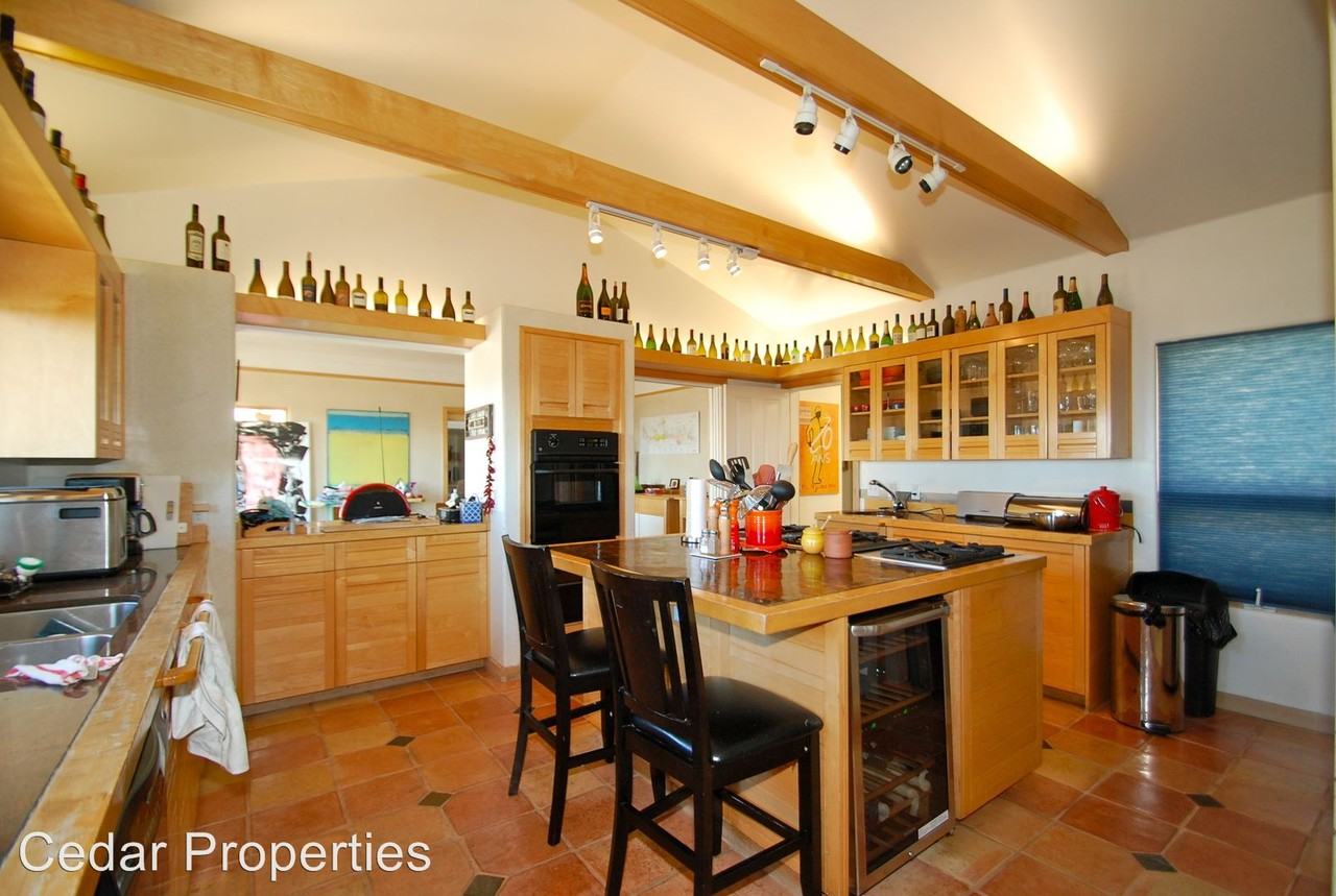 95 Hiller Dr - Photo 3 of 26