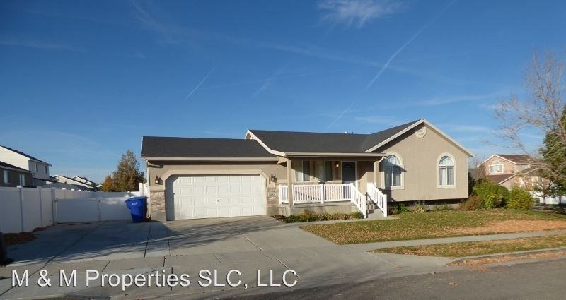 5482 Ridge Hollow Way