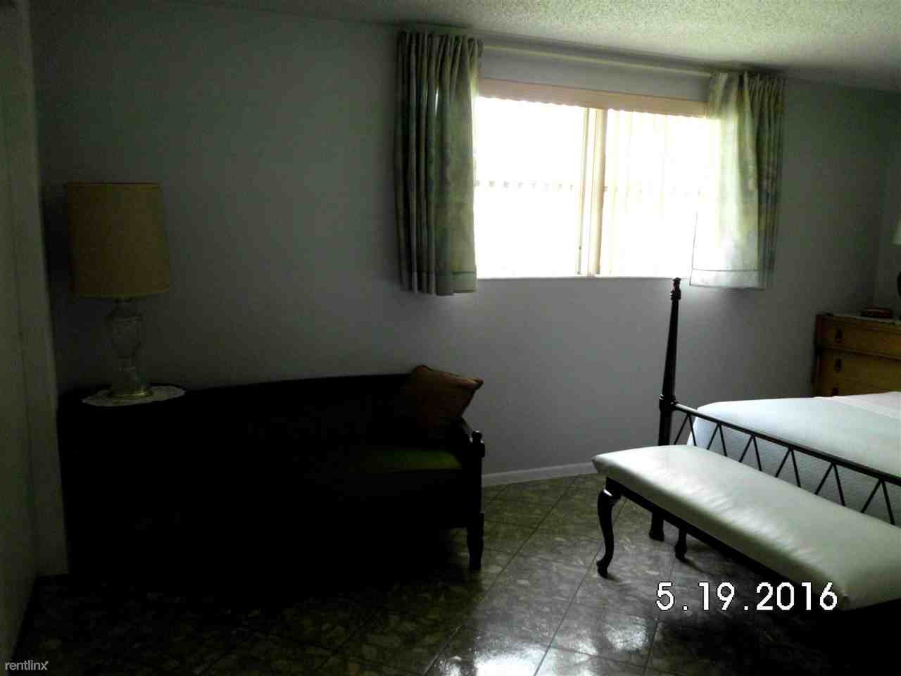 3242 Garfield Dr - Photo 3 of 15