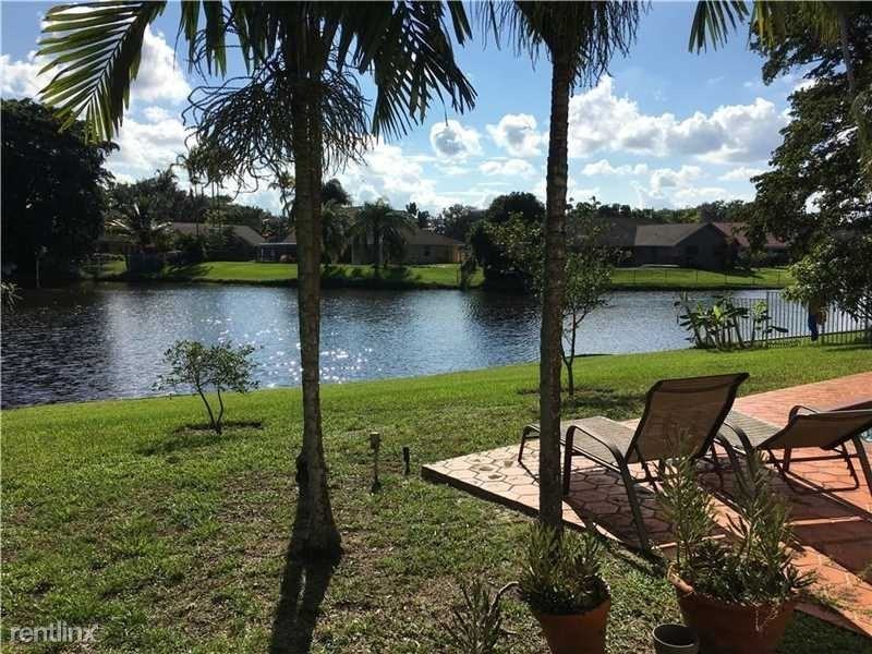 8710 SW 57th Pl - Photo 2 of 9