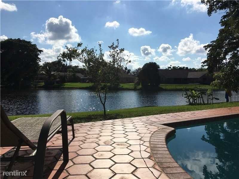 8710 SW 57th Pl - Photo 3 of 9