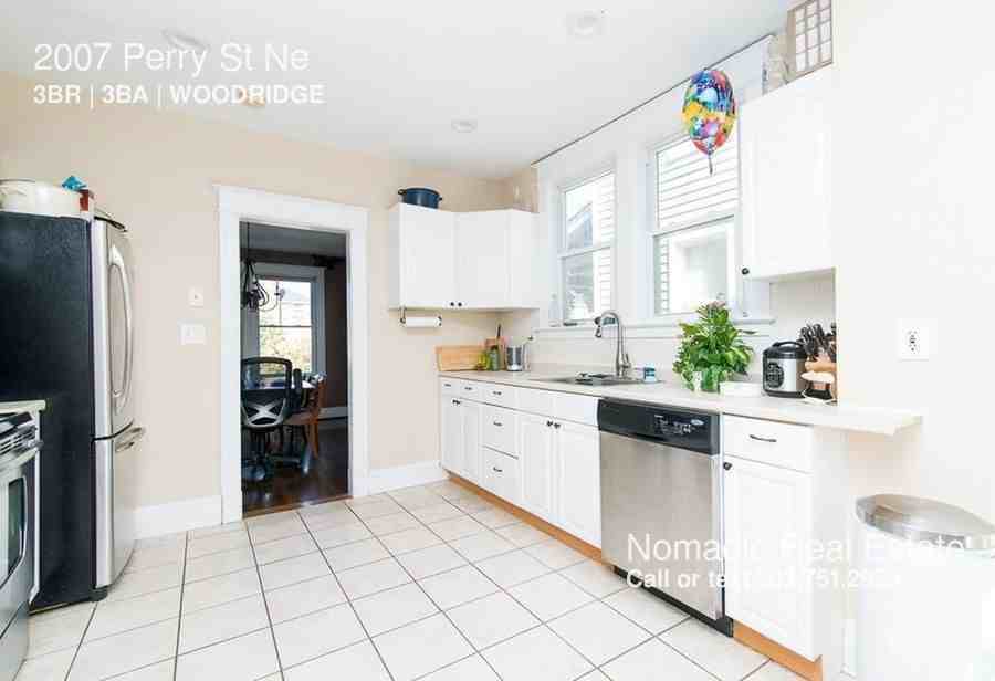 2007 Perry St NE - Photo 2 of 27