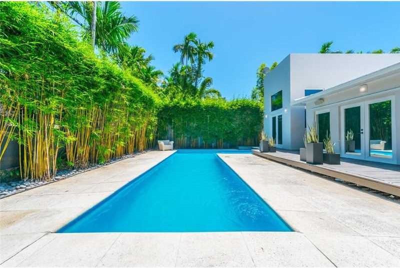 6071 N Bay Rd - Photo 2 of 8