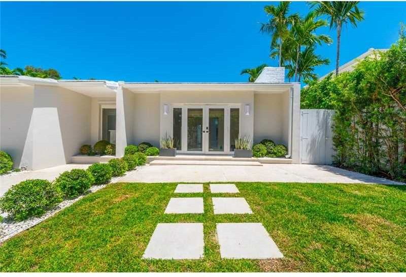 6071 N Bay Rd - Photo 3 of 8