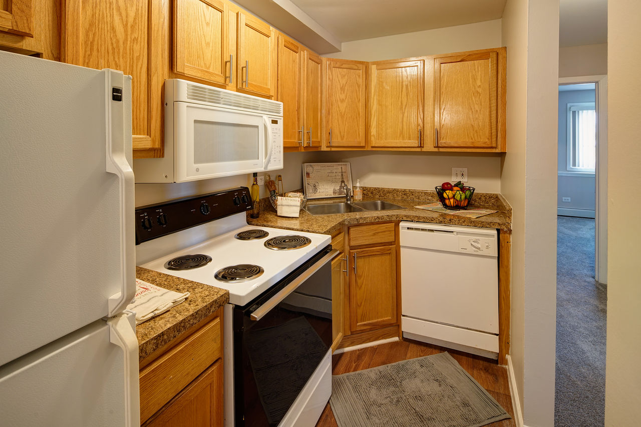 Eagle Creek Apartments 11001128 S Williams St, Westmont, IL 60559