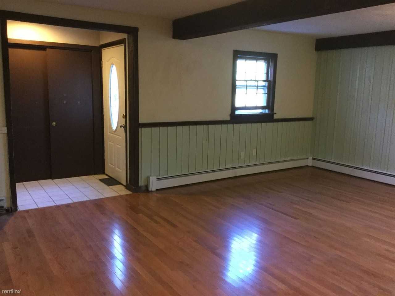 505 Shore Dr - Photo 2 of 10