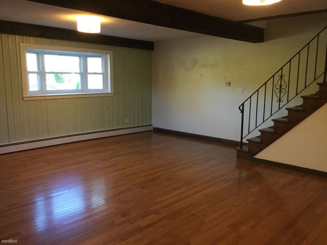 505 Shore Dr - Photo 3 of 10