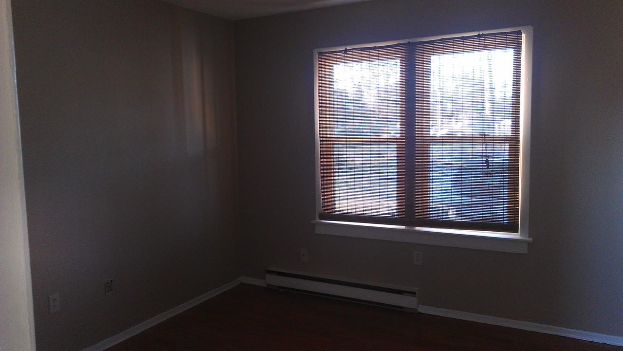 319 Salisbury St - Photo 2 of 7