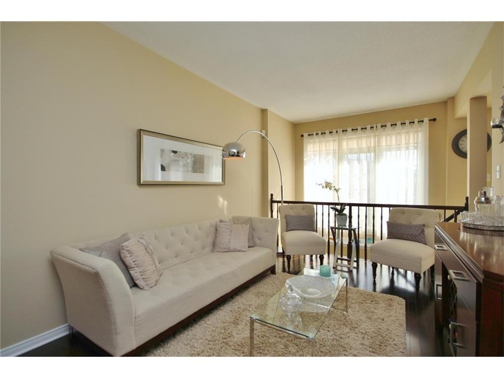 585 Pepperville Crescent - Photo 3 of 10