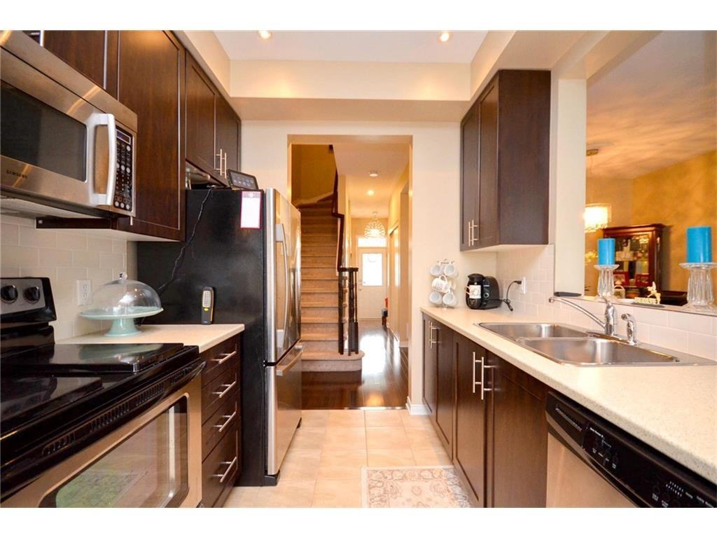 585 Pepperville Crescent - Photo 2 of 10