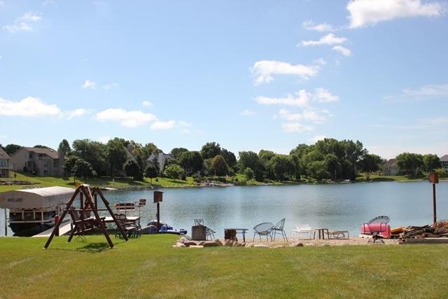 N61W37661 Parkview Dr - Photo 2 of 24