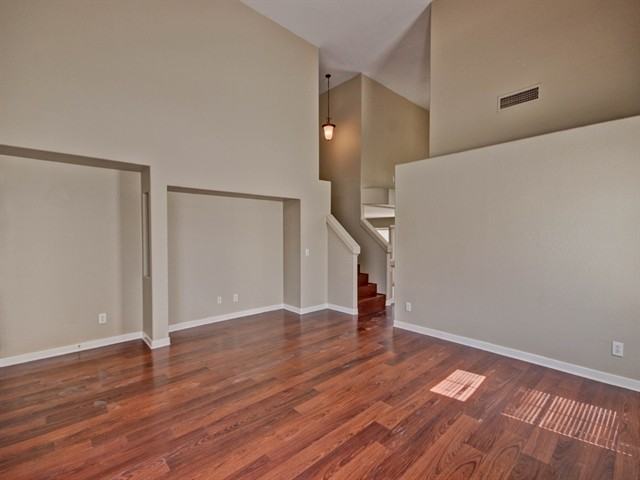 10912 Hayward Ave - Photo 3 of 13