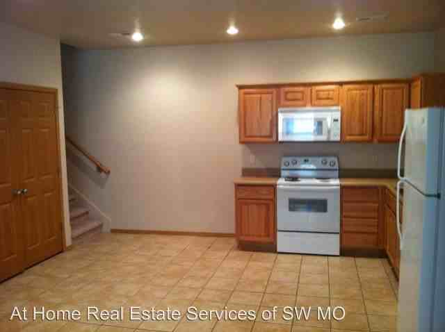 615 S Landen Ave - Photo 2 of 8