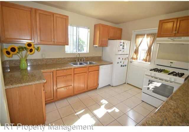 18565 E Petunia St - Photo 2 of 11