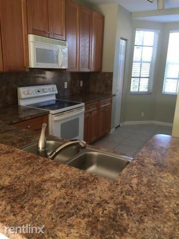 1710 NE 6th St - Photo 2 of 7