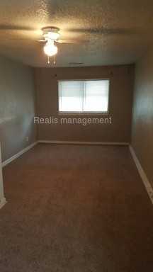 1811 N Main St - Photo 2 of 8