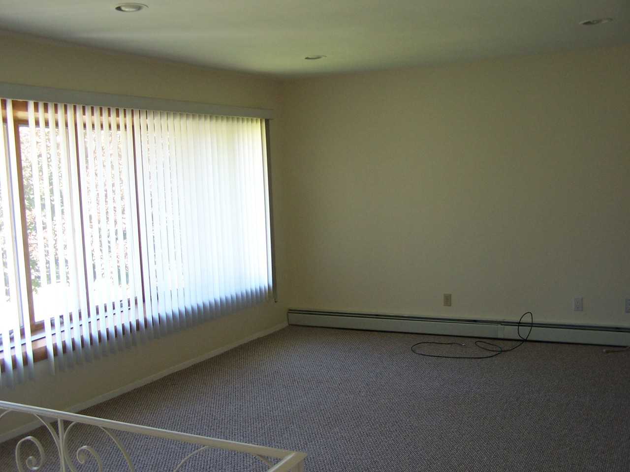 137 Keswick Dr - Photo 2 of 9