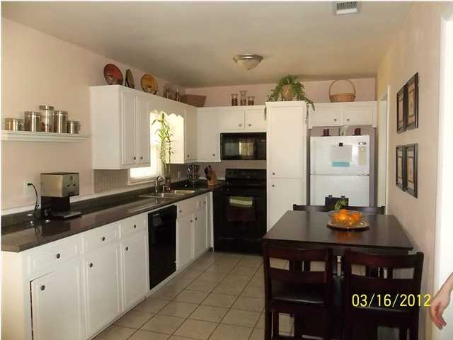 6470 Waverly Dr N - Photo 2 of 13