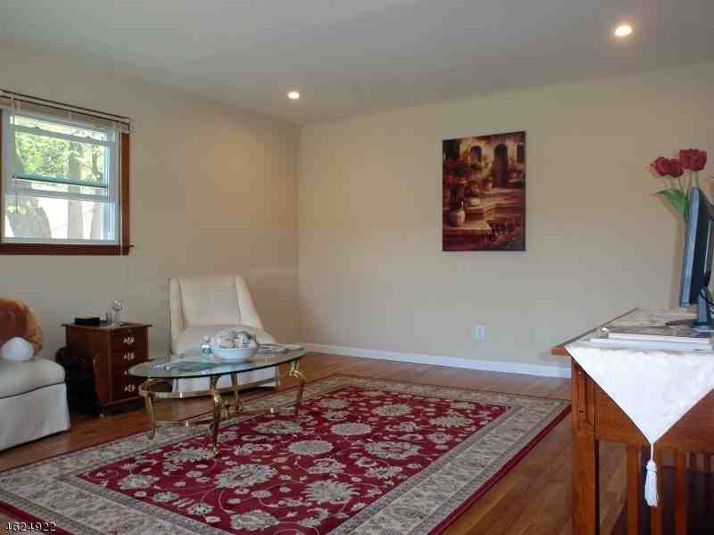 153 Mountain Blvd - Photo 3 of 24