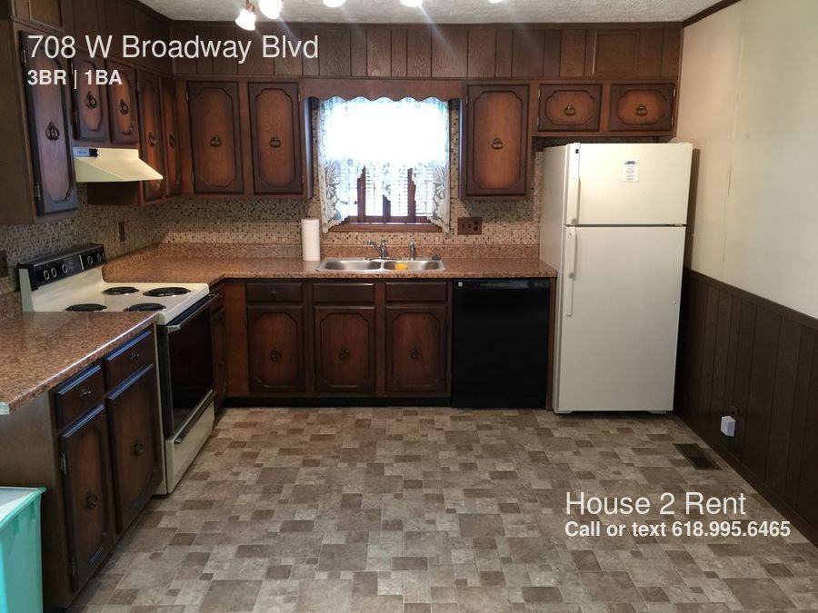 708 W Broadway Blvd - Photo 2 of 11