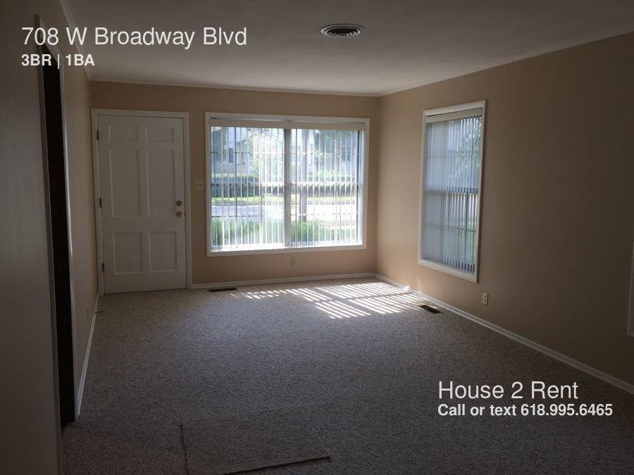 708 W Broadway Blvd - Photo 3 of 11