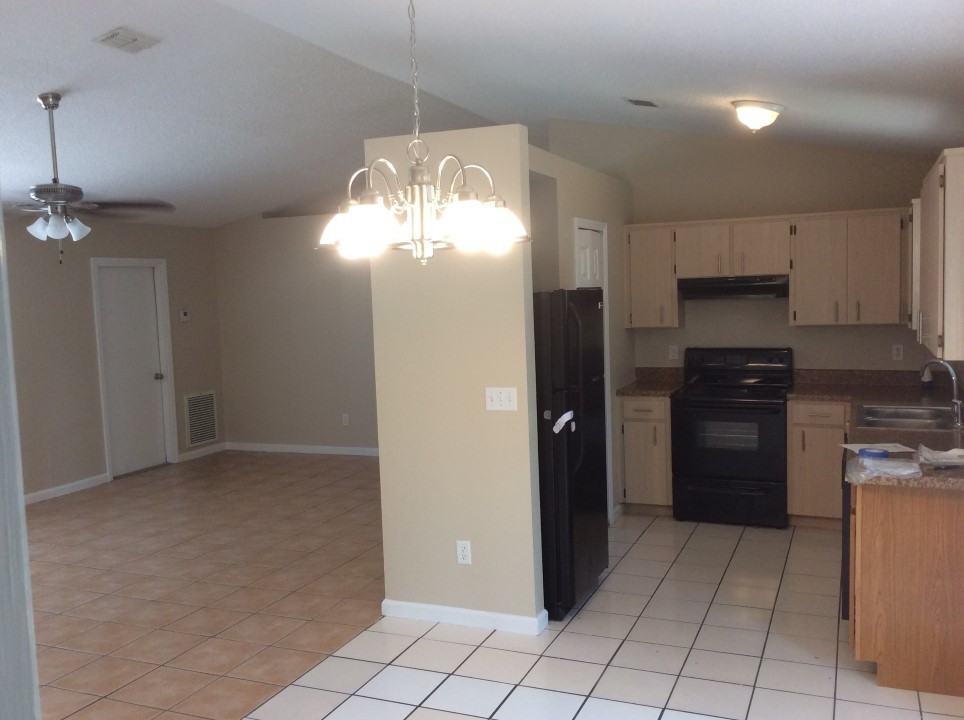 1390 4th St - Photo 3 of 4
