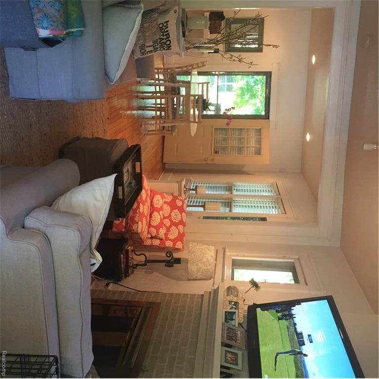 1225 S Forest Ave - Photo 2 of 12