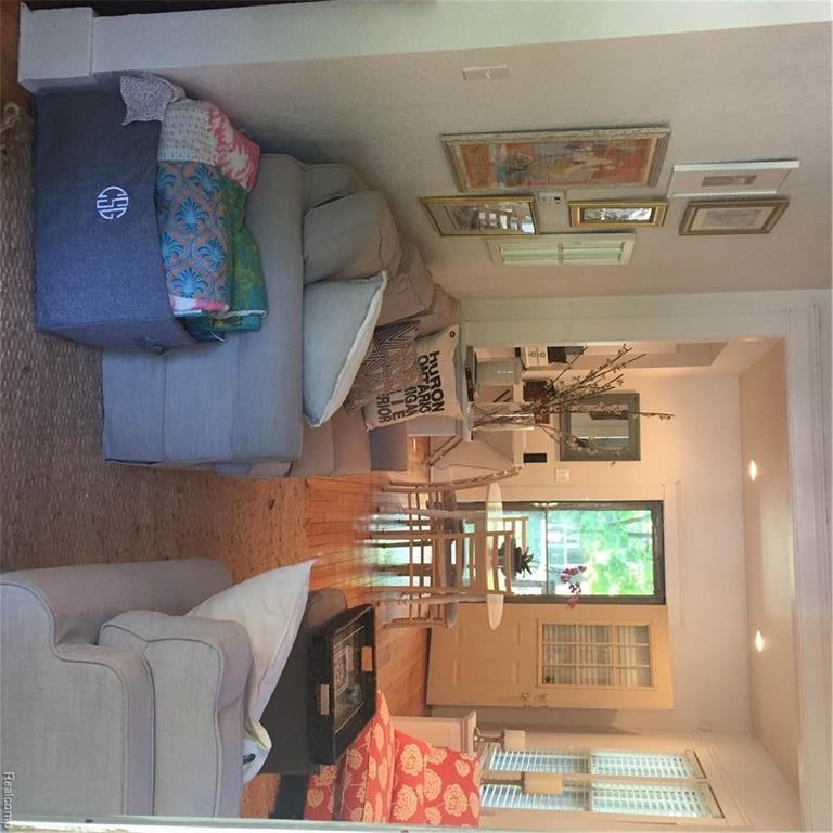 1225 S Forest Ave - Photo 3 of 12