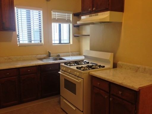 1340 S Mansfield Ave - Photo 3 of 18