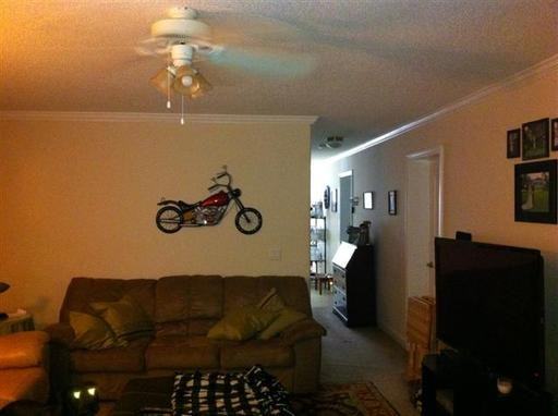 19211 Crestwick St - Photo 2 of 9