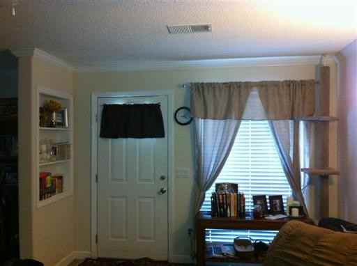 19211 Crestwick St - Photo 3 of 9