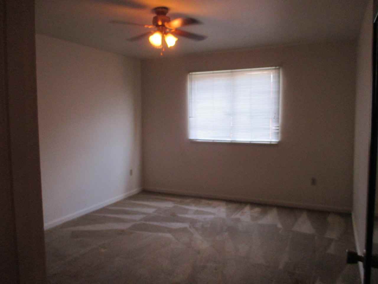 Madison Manor - Photo 2 of 10