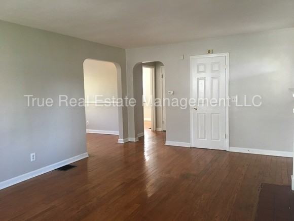 7862 Seward Ave - Photo 3 of 13