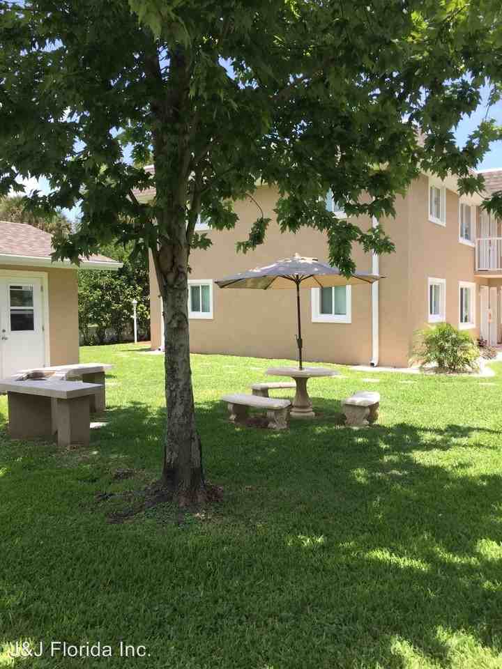 2290 S Palmetto Ave - Photo 2 of 11
