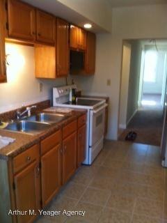 192 Mechanic St - Photo 3 of 10