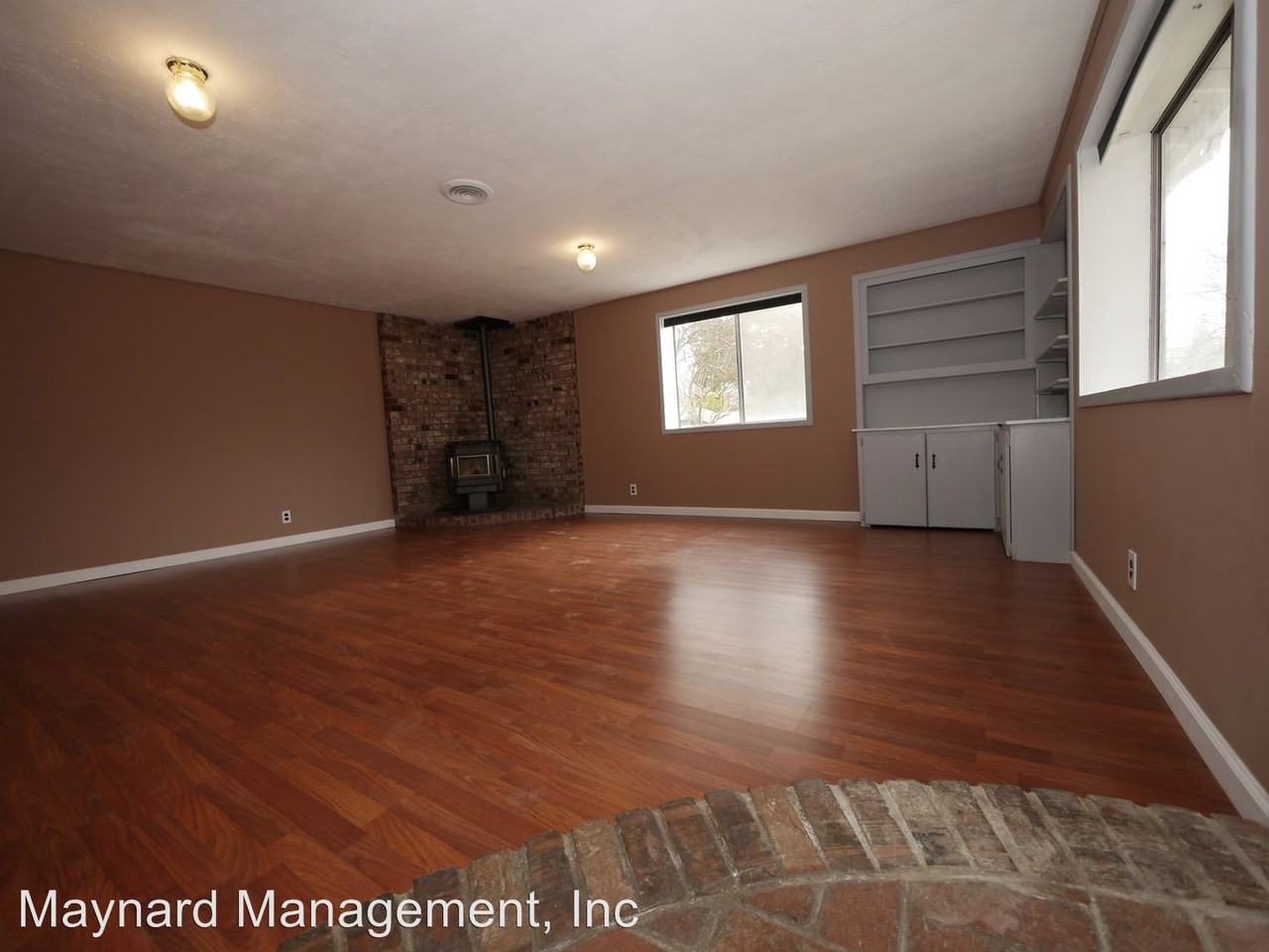 712 Heath Dr - Photo 3 of 12