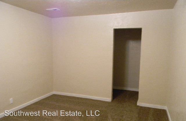 160 E Flaming Gorge Way - Photo 3 of 4