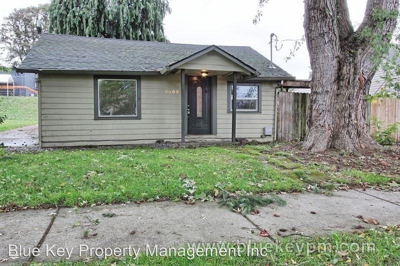 2505 Lincoln Ave - Photo 2 of 11