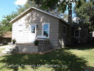 1112 N Summit Ave - Photo 2 of 23