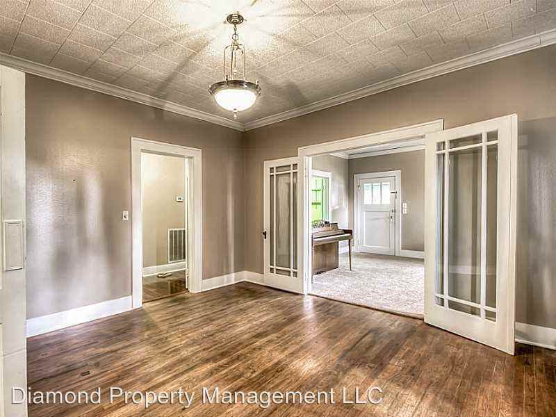 211 W Alabama Ave - Photo 3 of 22