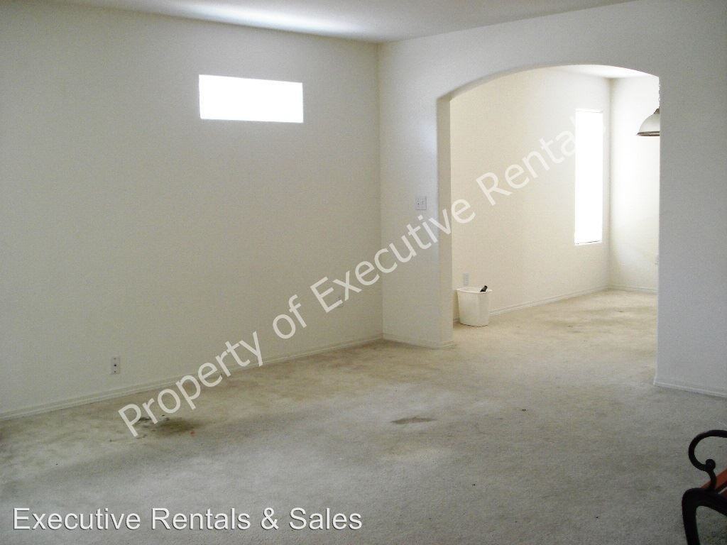 4704 Arabela Dr - Photo 2 of 14