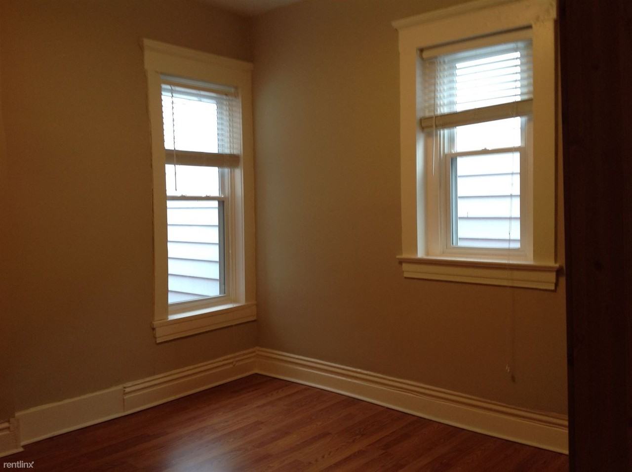 1328 Morton Ave - Photo 3 of 10