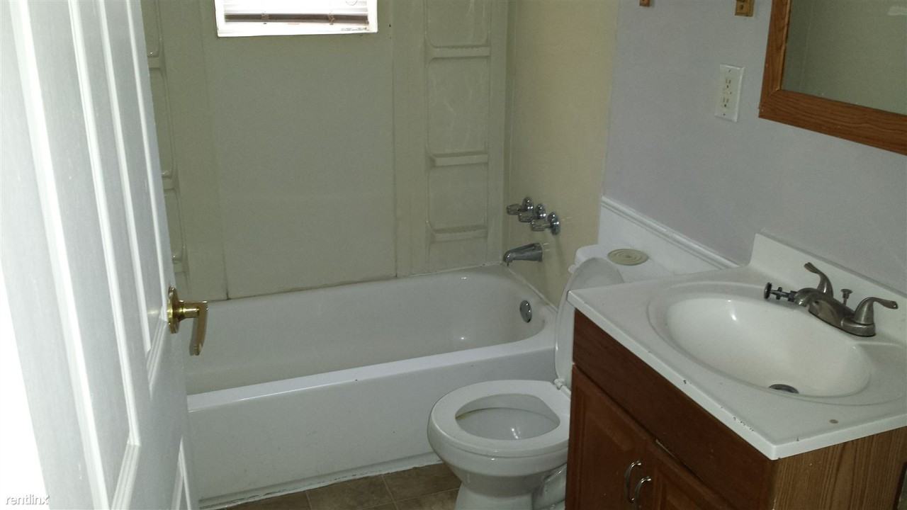 1725 Lancashire Rd - Photo 3 of 16