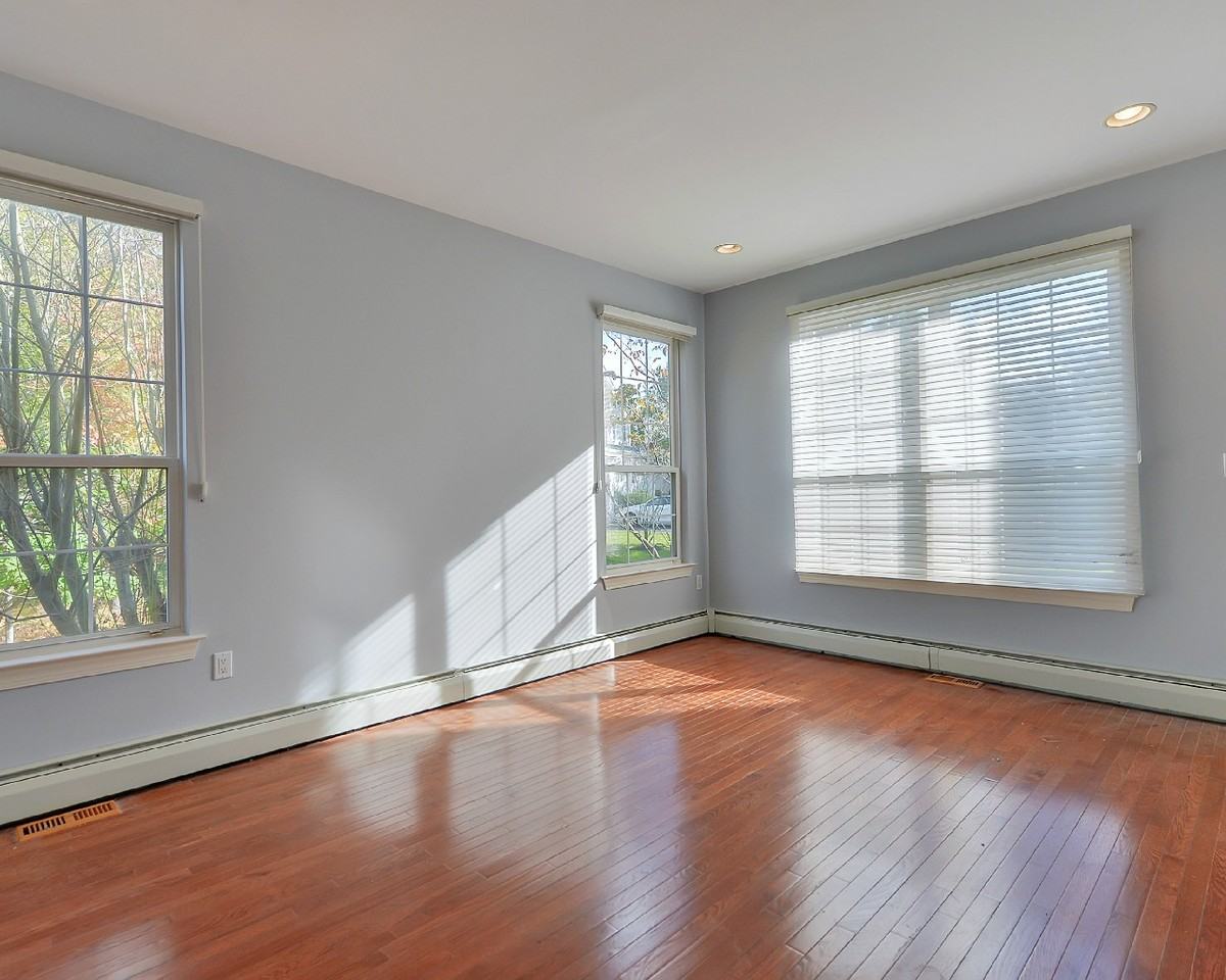 13 Oakwood Ct - Photo 3 of 26