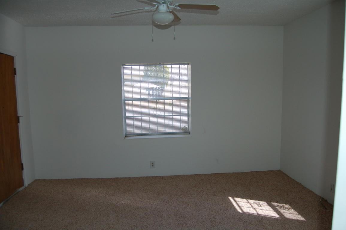 1609 John St SE - Photo 3 of 19