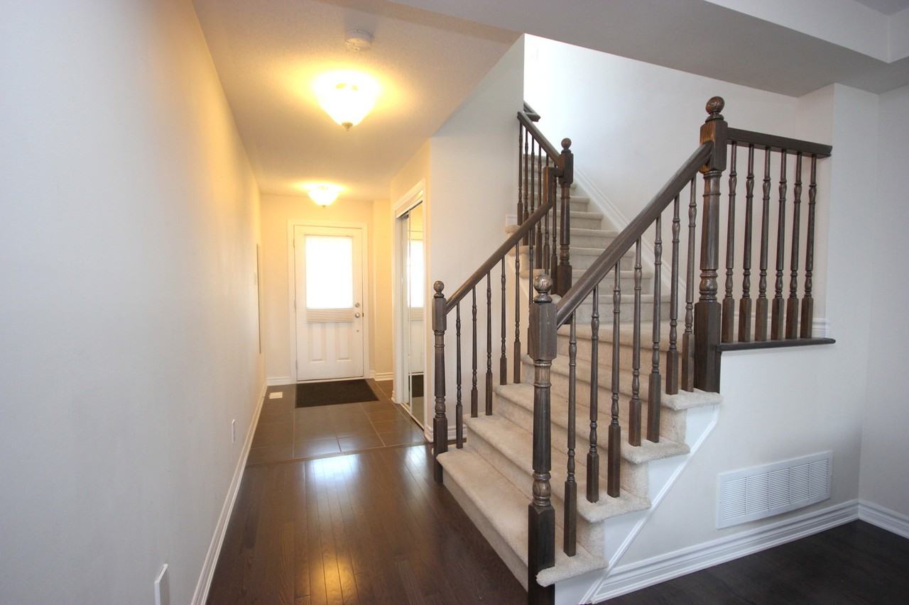 564 Meadowcreek Cir - Photo 2 of 12
