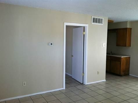 2701 Colonial - Photo 3 of 19