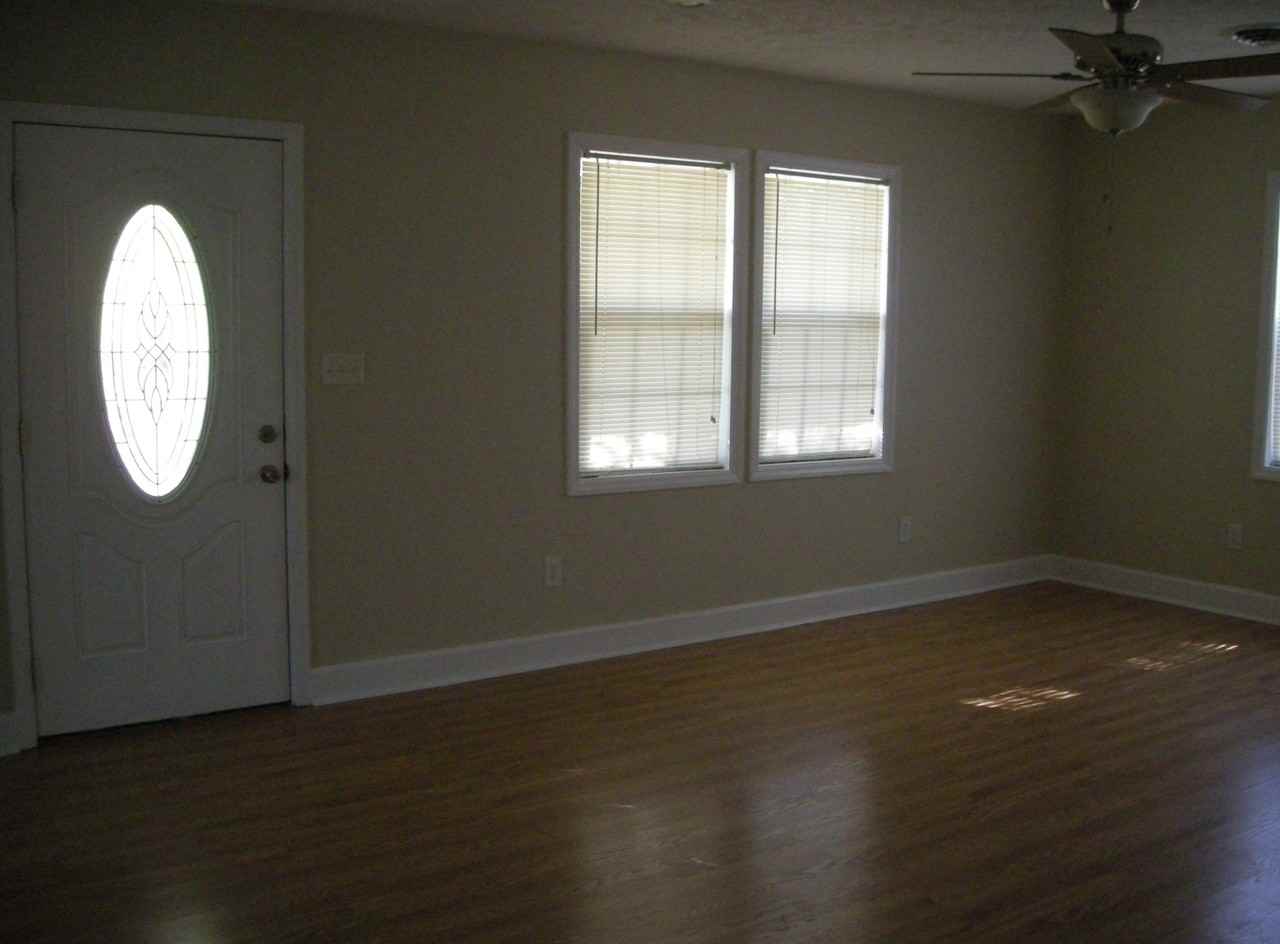 103 Clover St - Photo 3 of 21