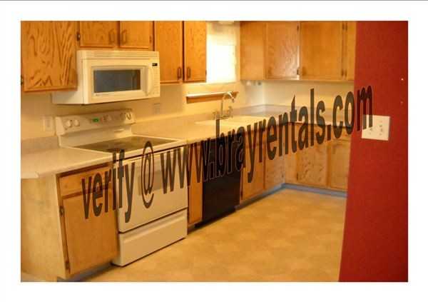 2843 Lexington Ln - Photo 2 of 4